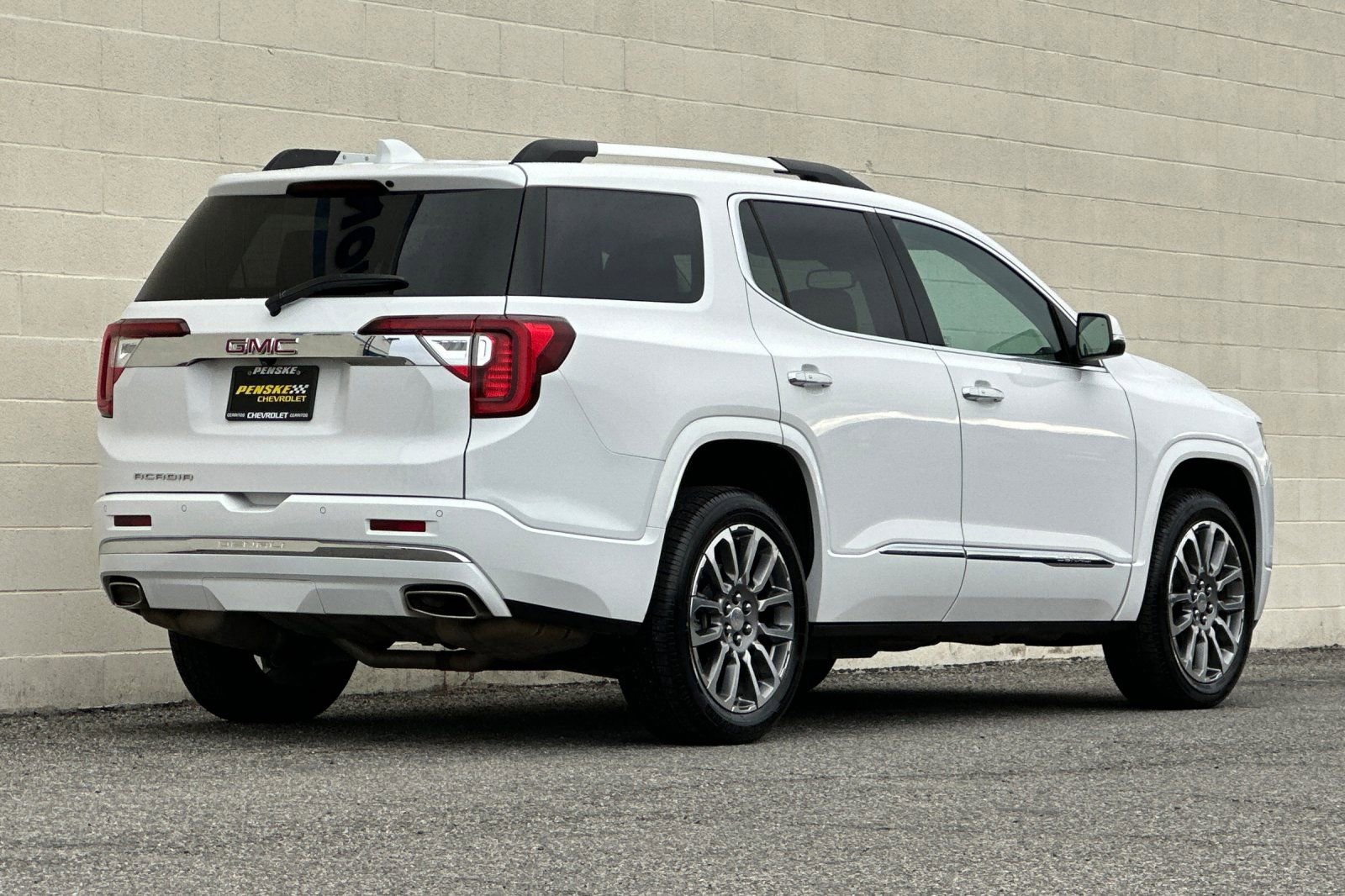 Certified 2023 GMC Acadia Denali image 4