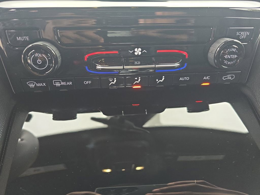 New 2025 Jeep Grand Cherokee Laredo image 21