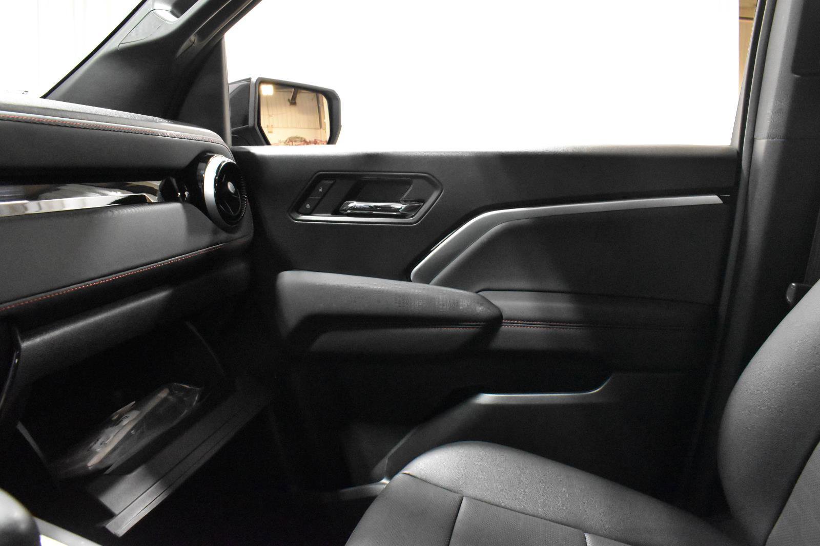 Used 2024 Chevrolet Colorado Z71 w/ Z71 Convenience Package 2 AWD/4WD image 23