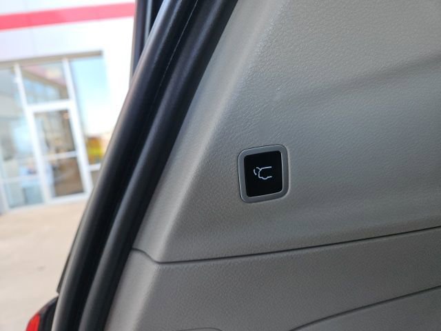 Used 2024 Chrysler Pacifica Touring-L image 25