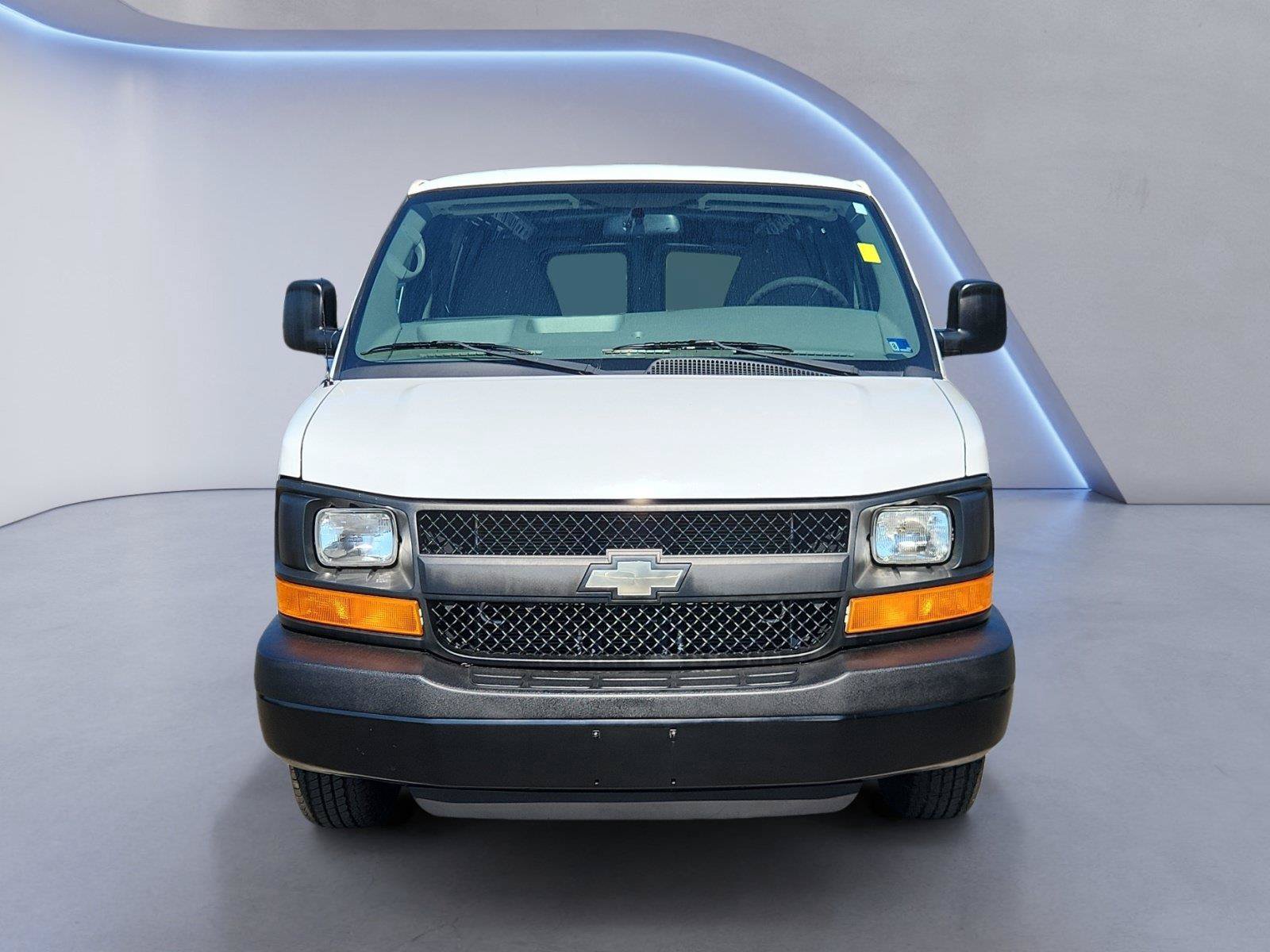 Used 2015 Chevrolet Express 2500 RWD image 8