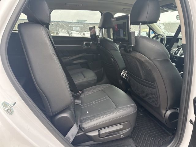 Used 2022 Kia Sorento SX Prestige image 12