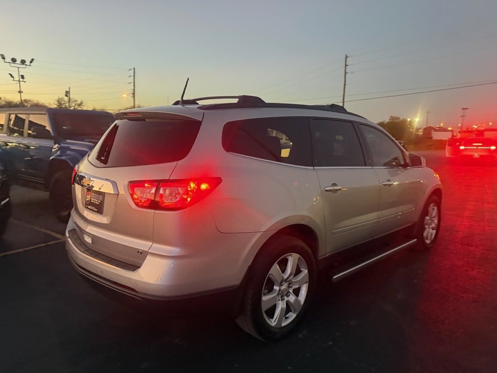 Used 2017 Chevrolet Traverse LT w/ Style and Technology Package image 4