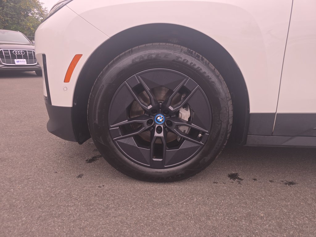 Used 2024 BMW iX xDrive50 AWD/4WD image 24