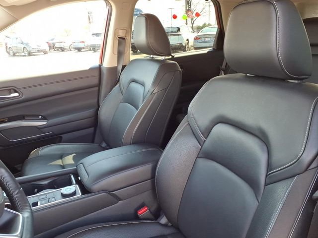 Used 2024 Nissan Pathfinder SL w/ Cargo Package image 15