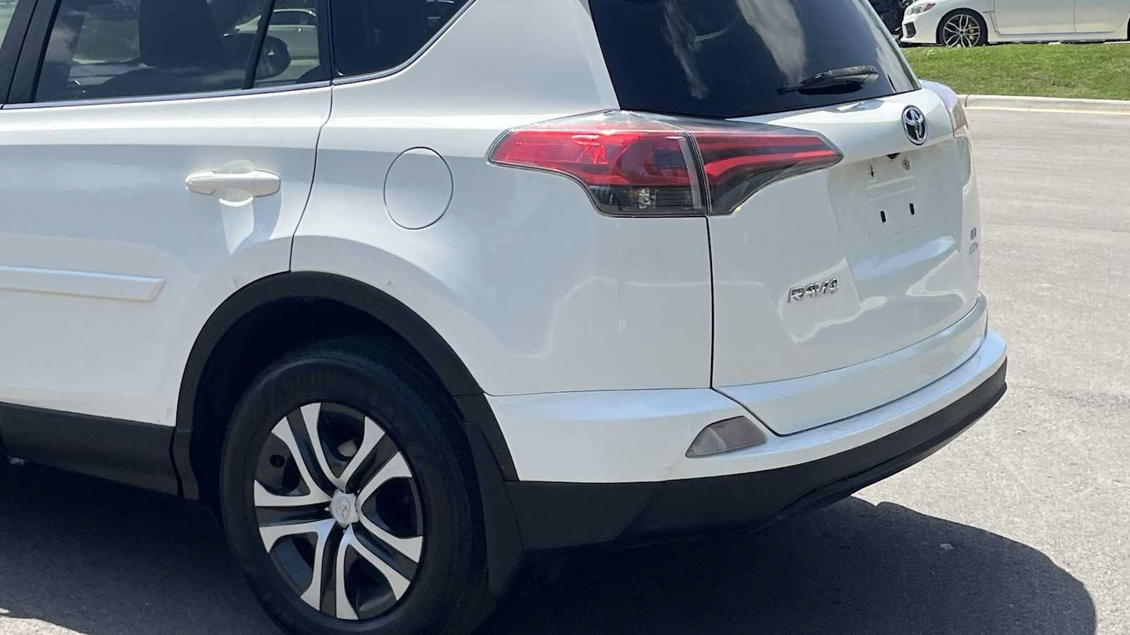Used 2017 Toyota RAV4 LE AWD/4WD image 49