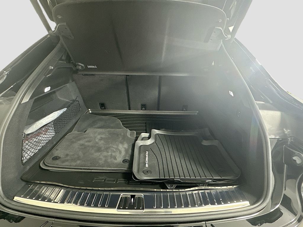 Certified 2025 Porsche Cayenne GTS image 27