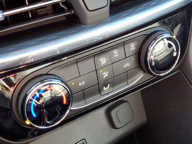 Used 2024 Buick Encore GX Sport Touring FWD image 21