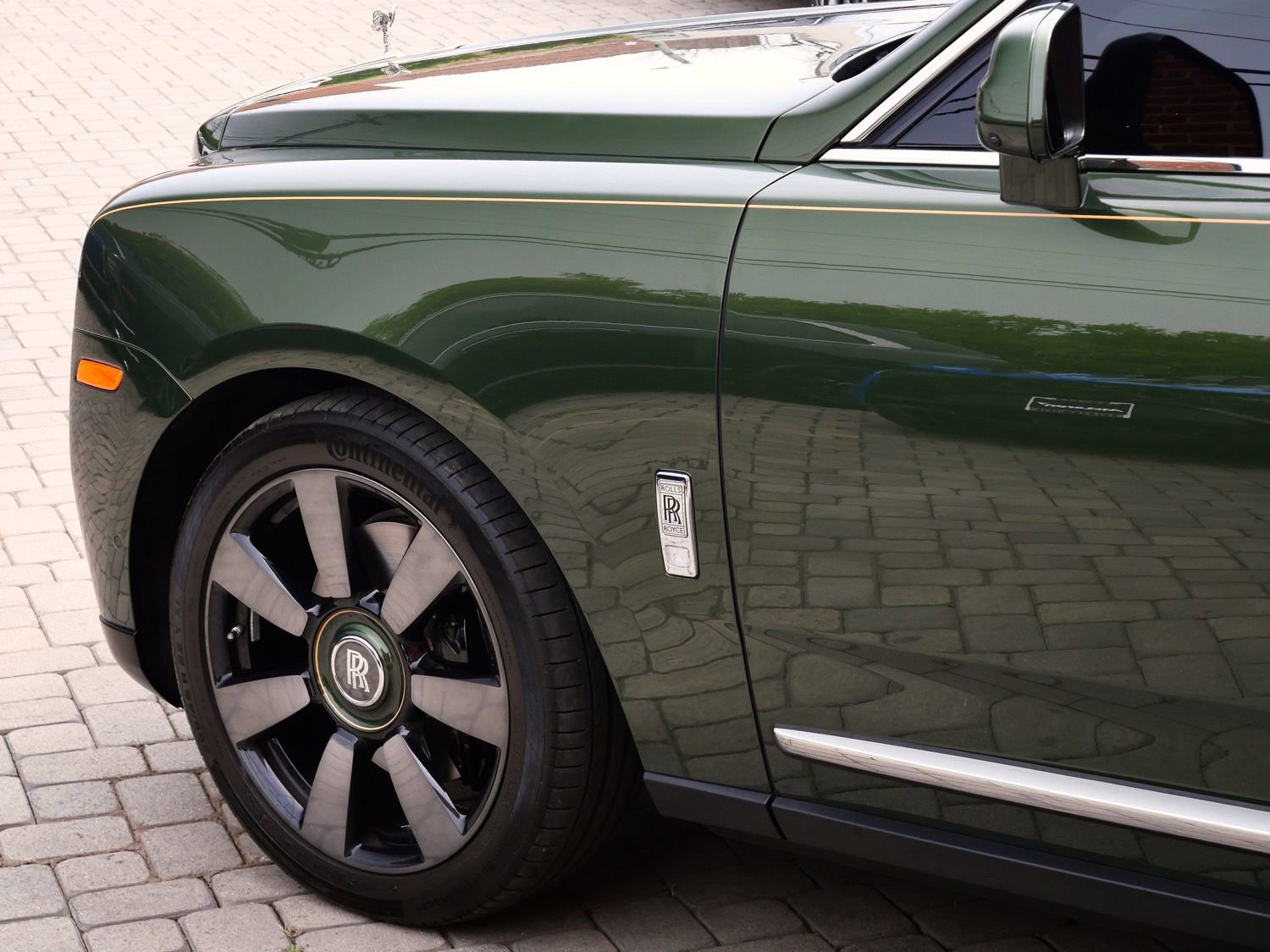 Certified 2023 Rolls-Royce Cullinan w/ Cullinan Package image 25