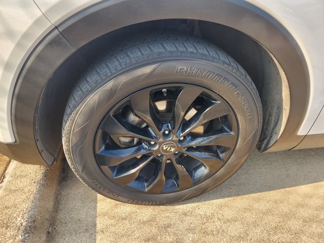 Used 2020 Kia Sorento S FWD image 9