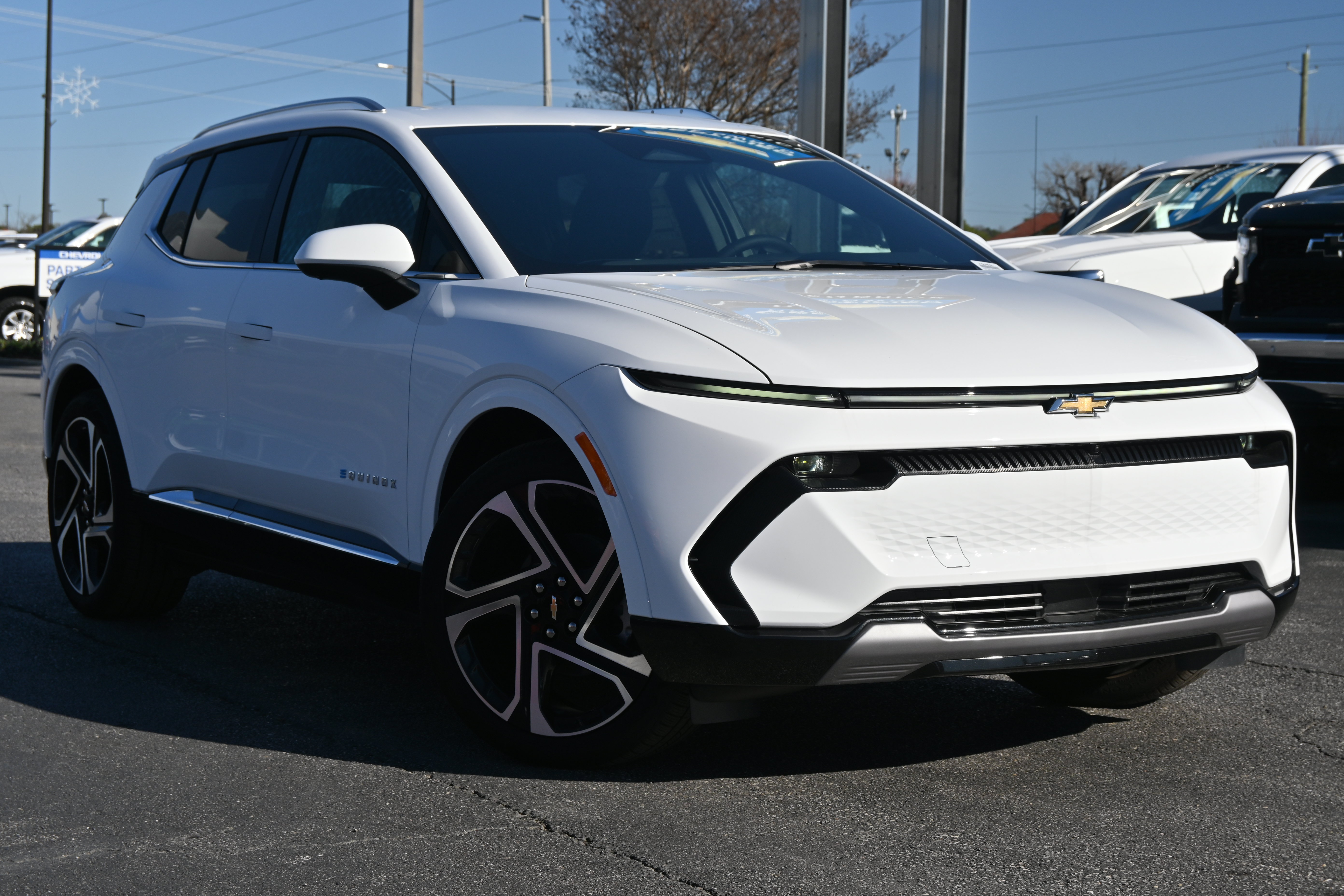 New 2026 Chevrolet Equinox EV LT w/ Convenience Package II FWD image 2