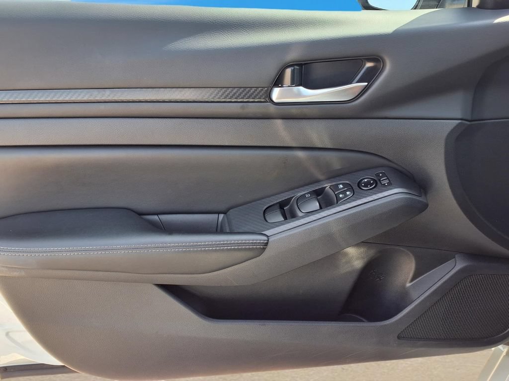 Used 2025 Nissan Altima 2.5 SV FWD image 20