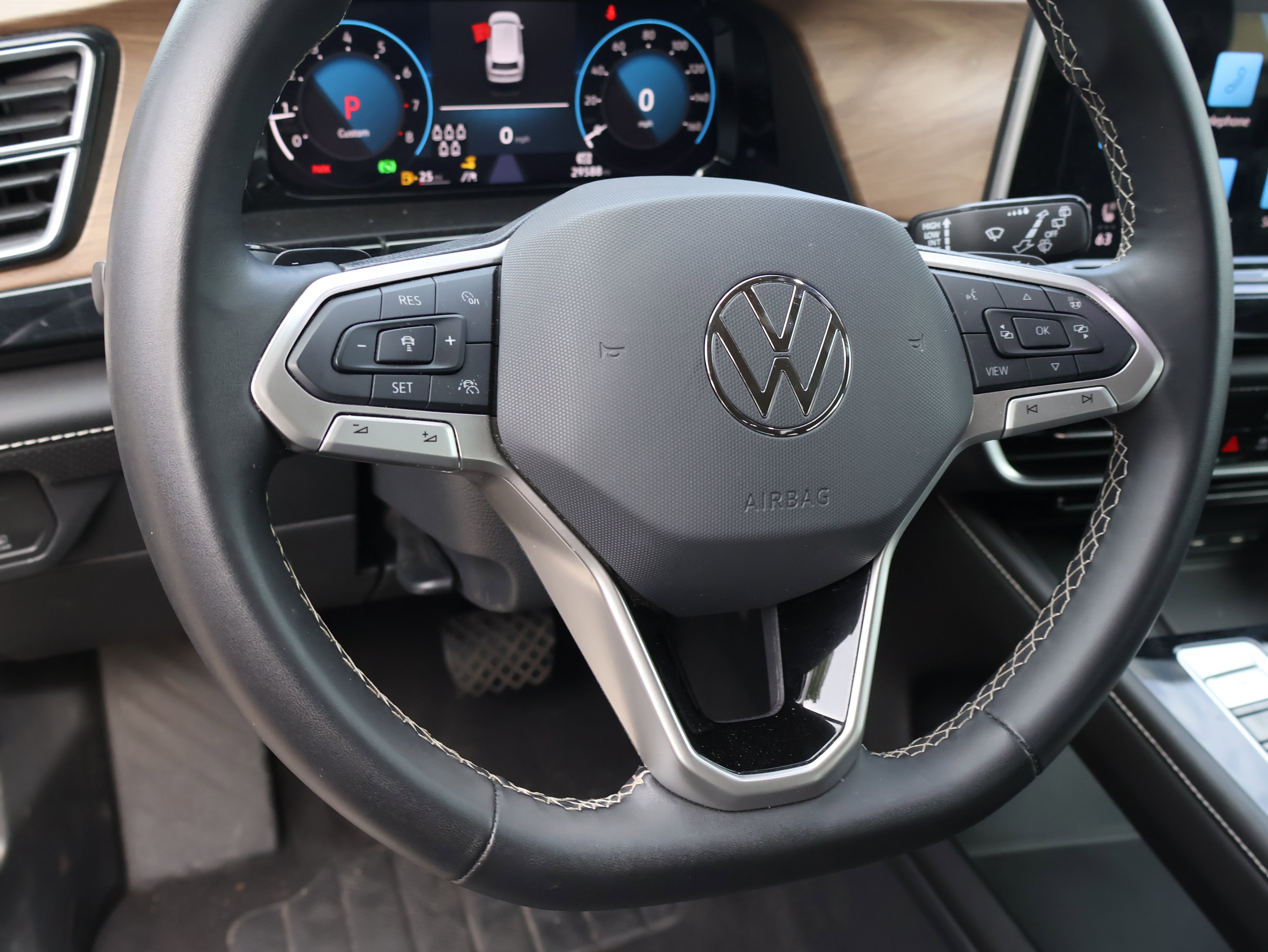 Used 2024 Volkswagen Atlas SE image 34