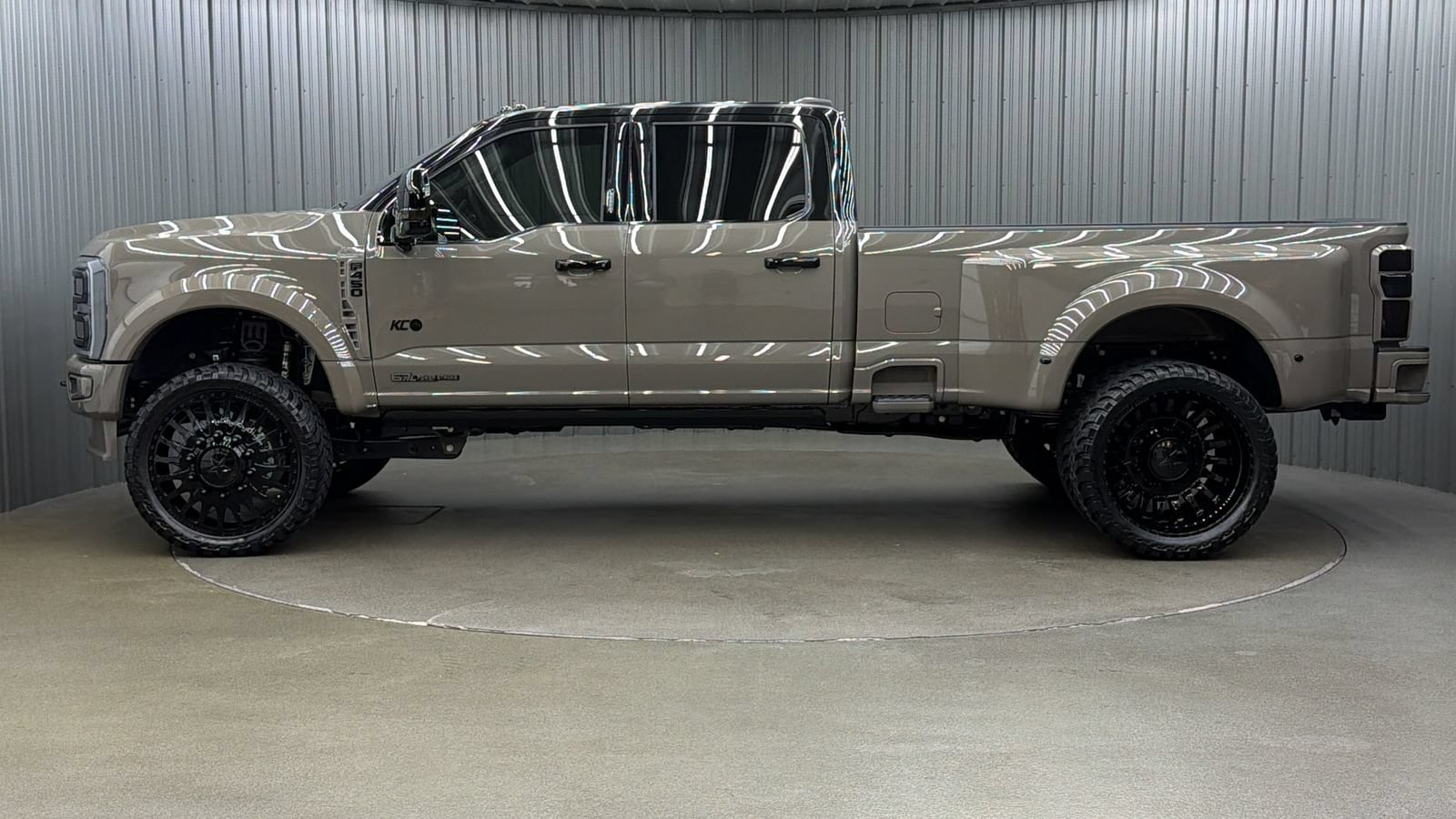 Used 2026 Ford F450 Platinum w/ Platinum Plus Package AWD/4WD image 2