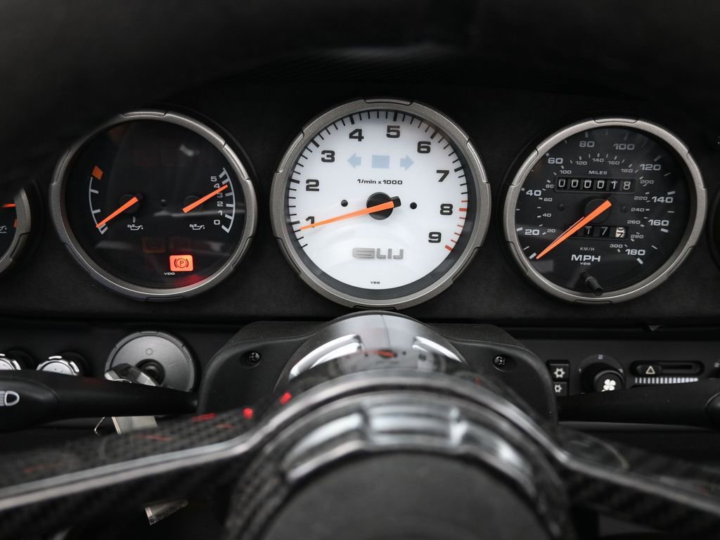 Used 1995 Porsche 911 Carrera RWD image 9
