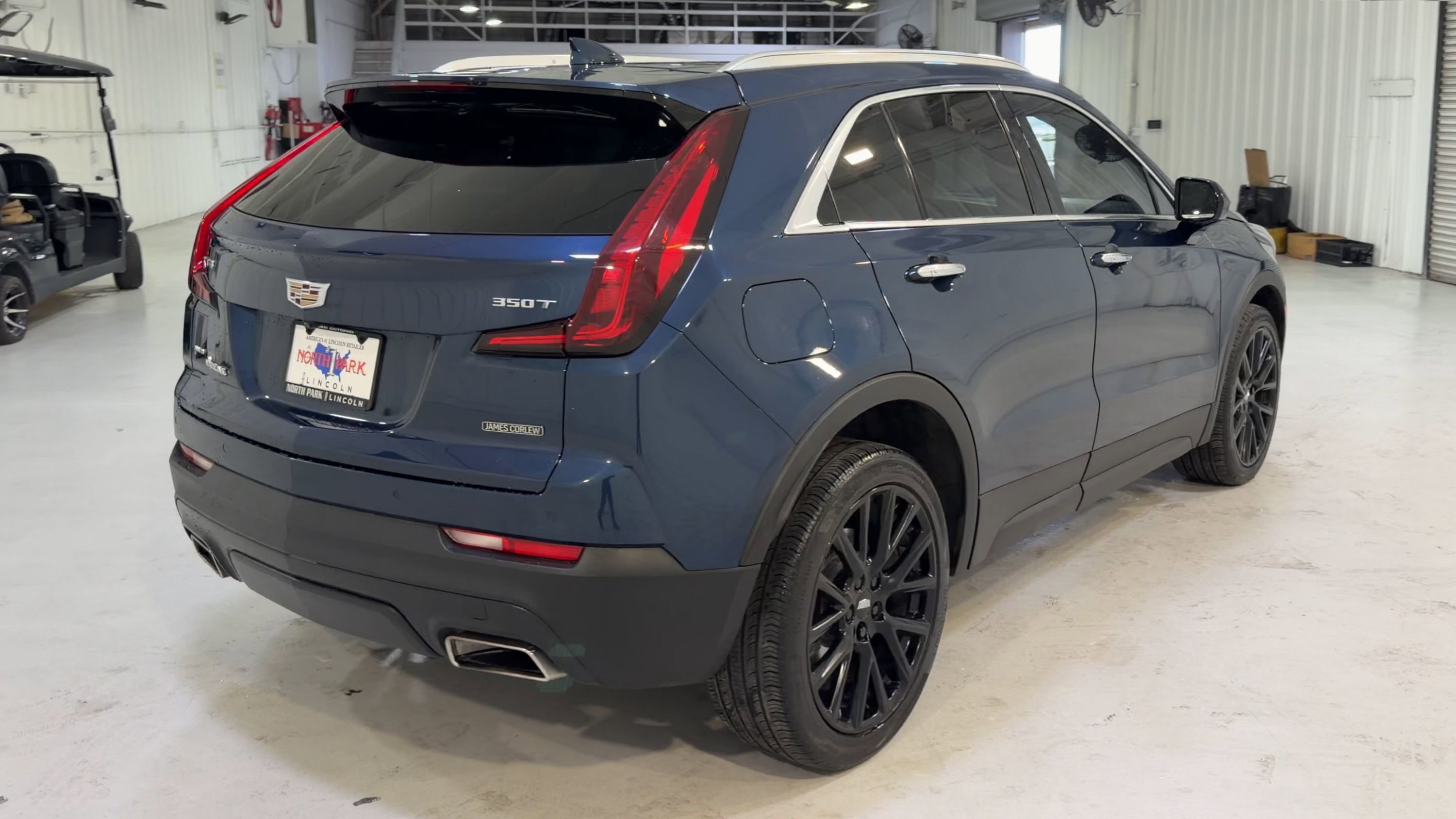 Used 2022 Cadillac XT4 Luxury w/ Cold Weather Package image 9