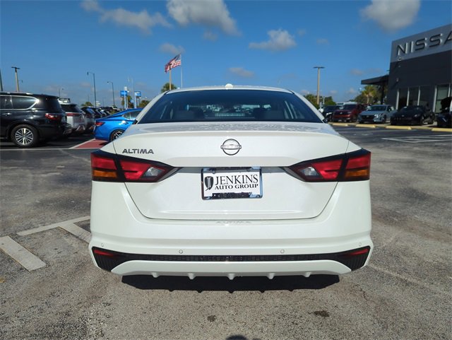 New 2025 Nissan Altima 2.5 SV image 6