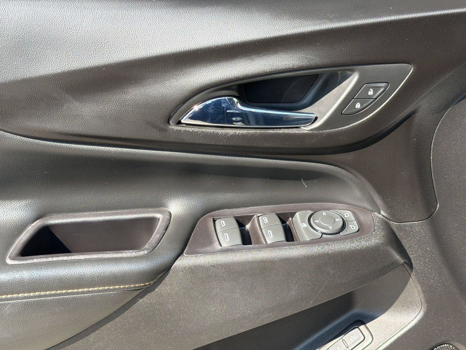 Used 2018 Chevrolet Equinox Premier FWD image 27
