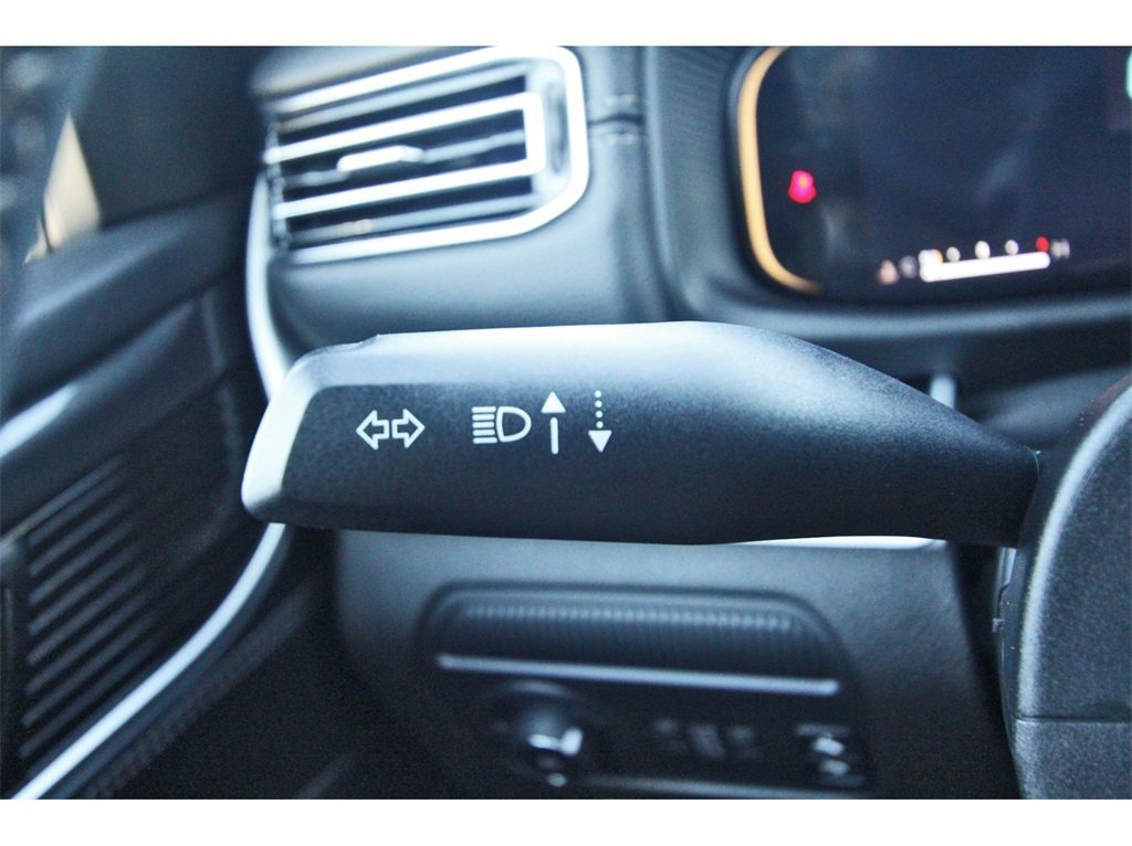 Used 2023 Jeep Wagoneer L 2WD w/ Premium Group I image 17