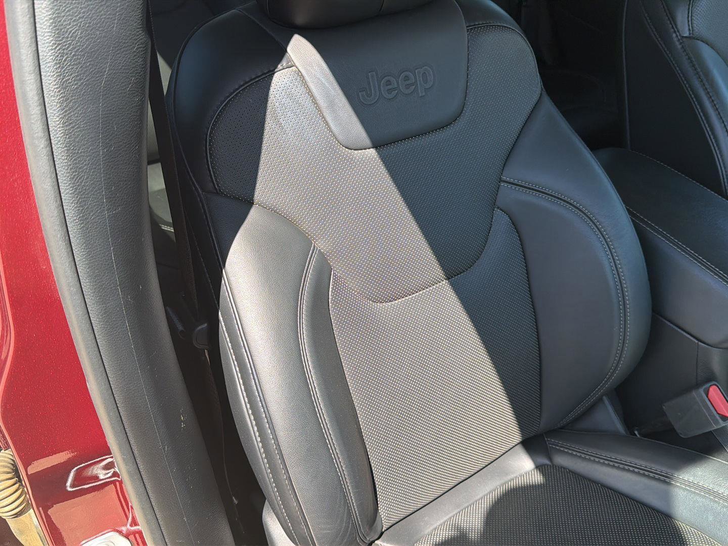 Used 2020 Jeep Cherokee Limited AWD/4WD image 37