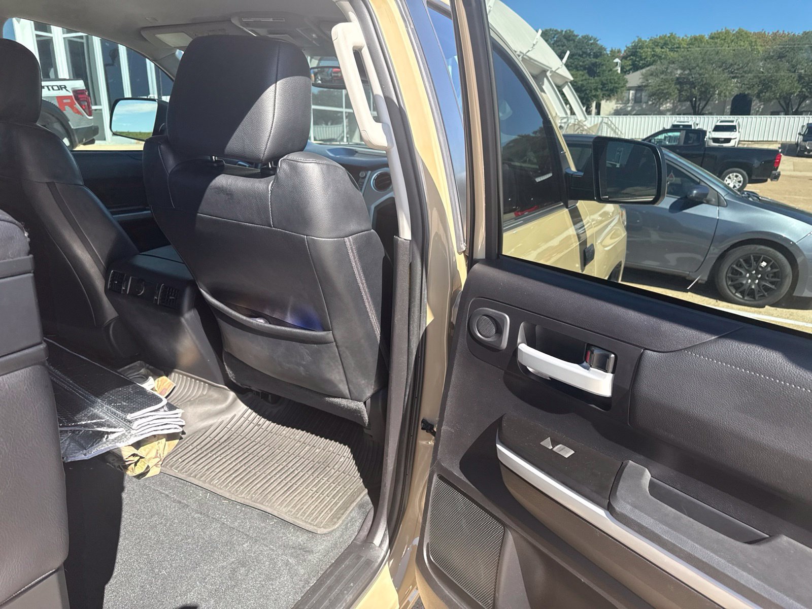 Used 2020 Toyota Tundra SR5 w/ SR5 Leather Package AWD/4WD image 15