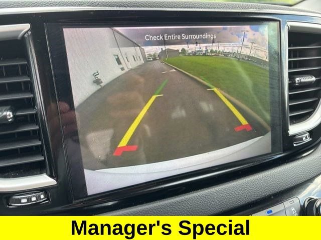 Used 2023 Chrysler Pacifica Touring-L FWD image 21
