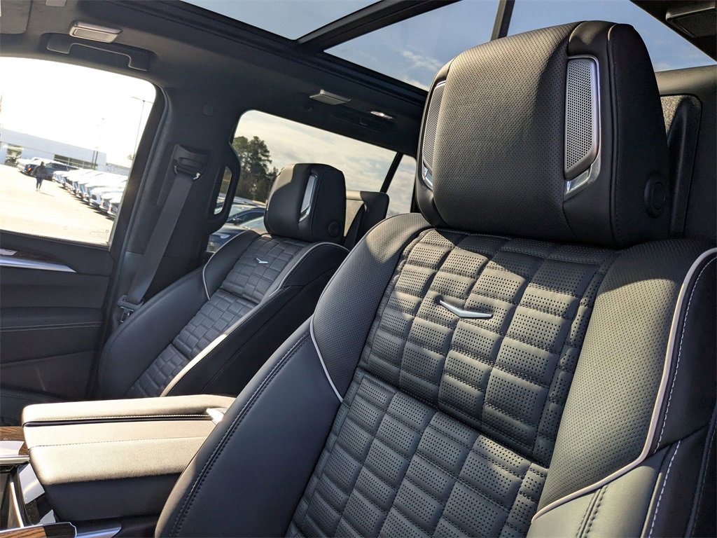 Certified 2025 Cadillac Escalade Premium Luxury Platinum image 13