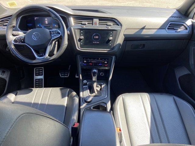 Certified 2022 Volkswagen Tiguan SE R-Line image 13