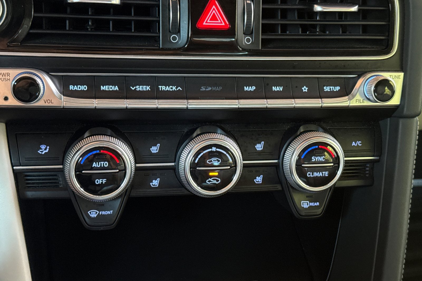 Used 2019 Genesis G70 3.3T Design RWD image 28