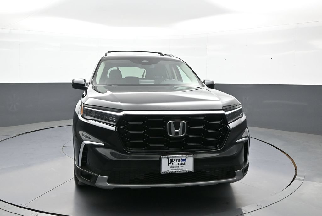 Certified 2025 Honda Pilot Touring image 2