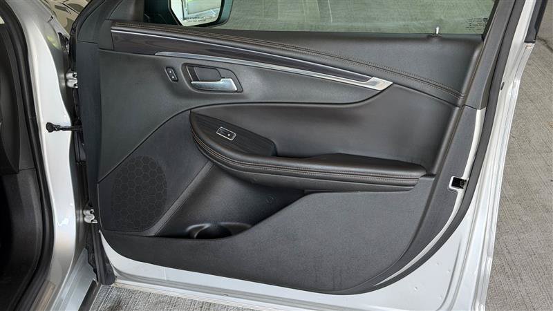 Used 2016 Chevrolet Impala LTZ FWD image 30