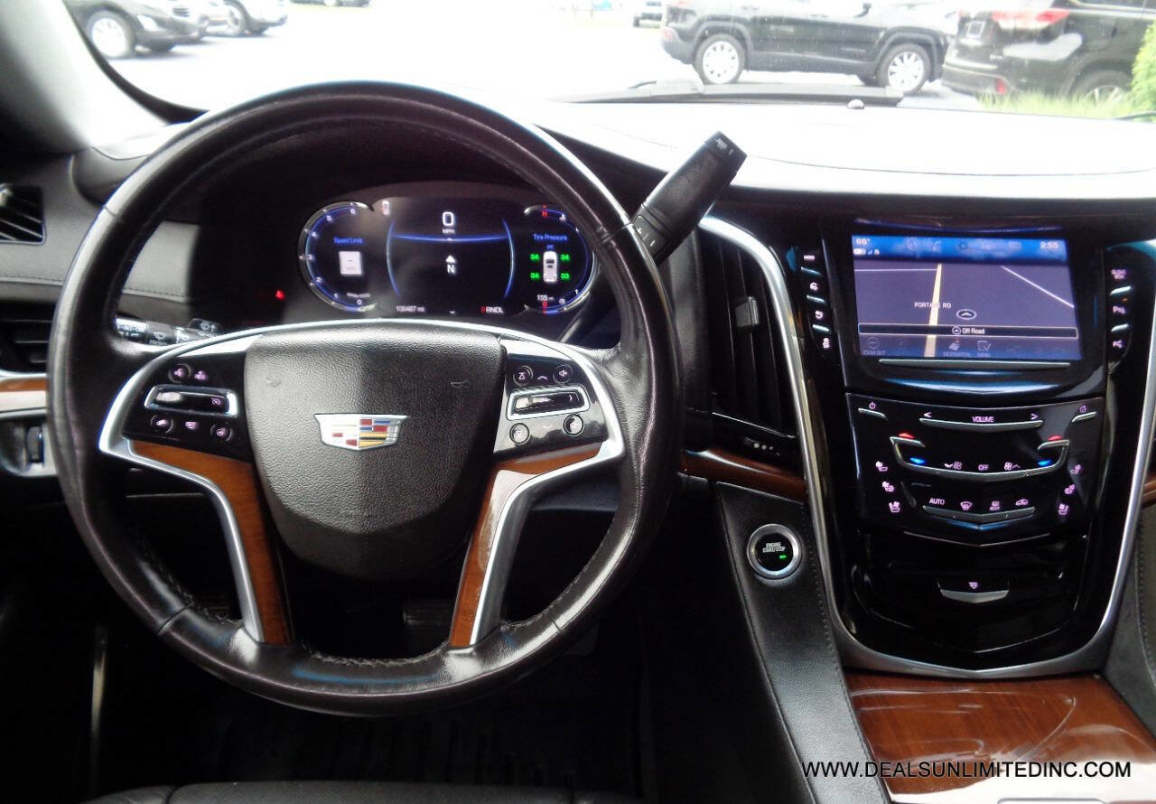 Used 2019 Cadillac Escalade ESV 4WD image 11