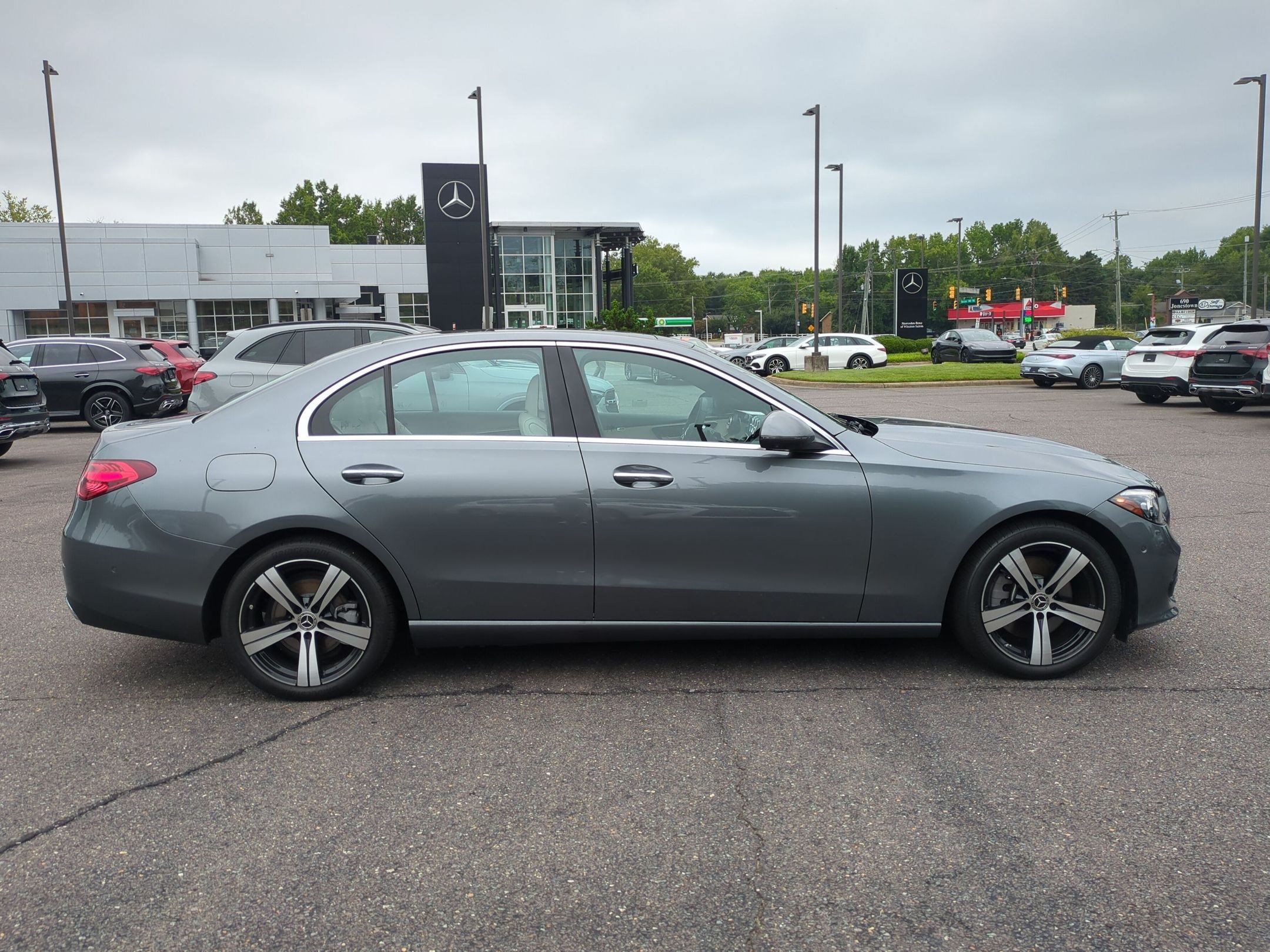 Used 2025 Mercedes-Benz C 300 Sedan image 2