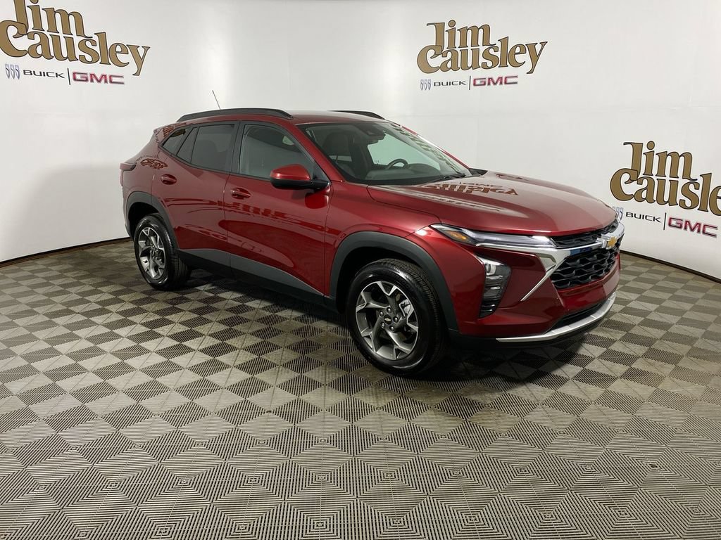 Certified 2025 Chevrolet Trax LT w/ Driver Confidence Package FWD image 1