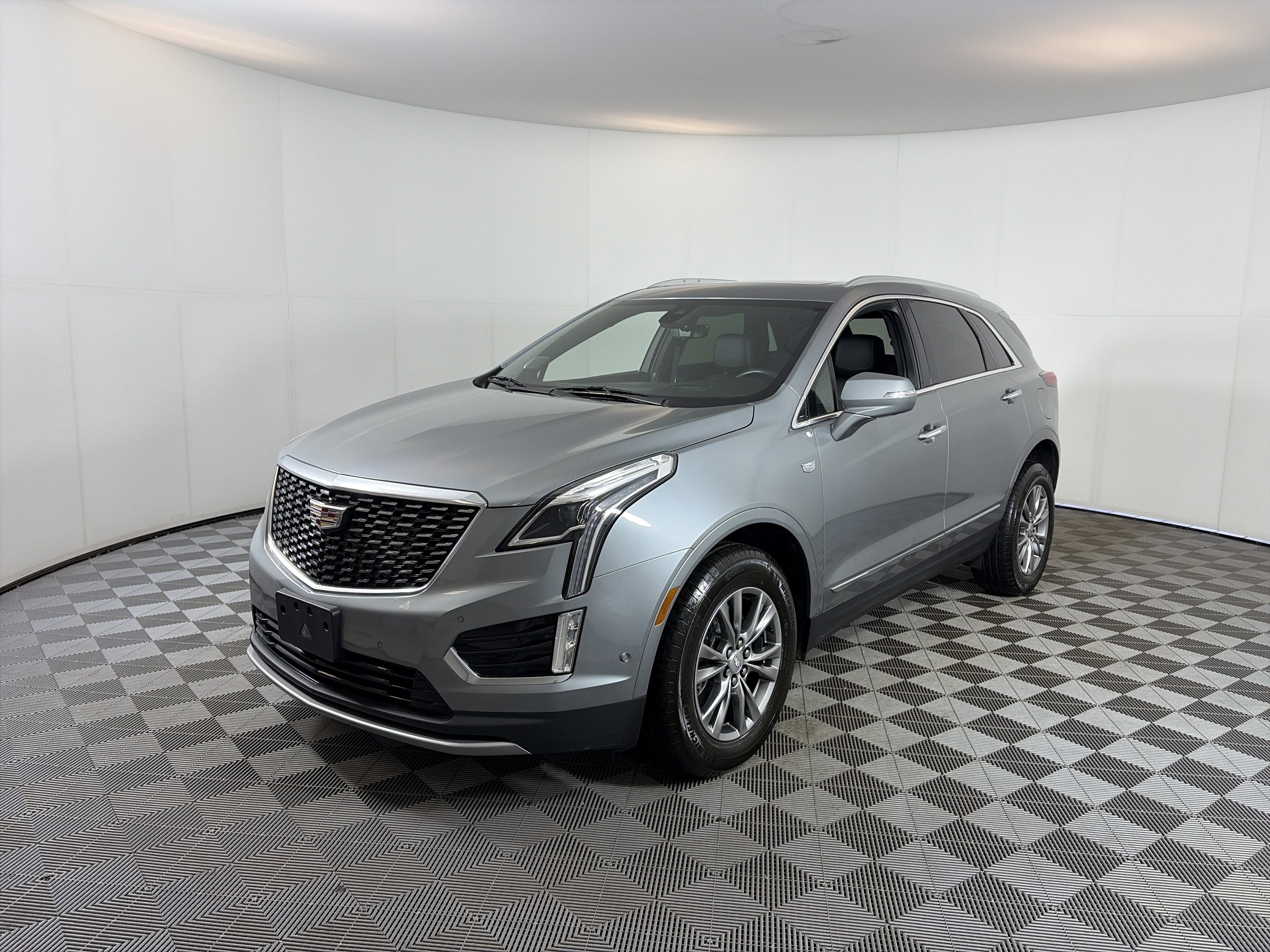 Used 2023 Cadillac XT5 Premium Luxury w/ Technology Package image 2