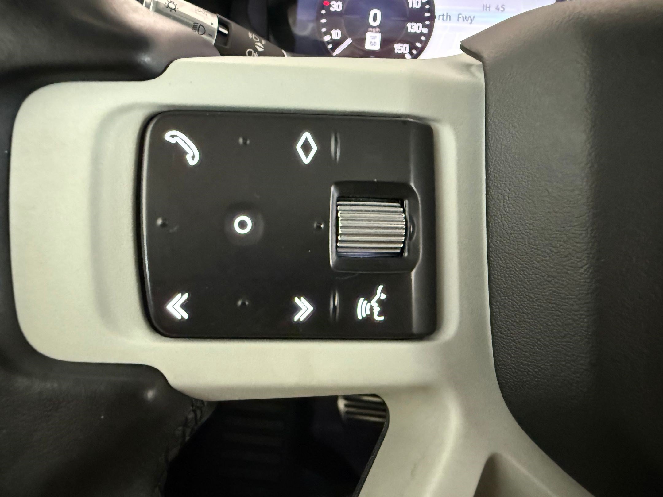 Used 2021 Land Rover Defender 110 X-Dynamic SE AWD/4WD image 32