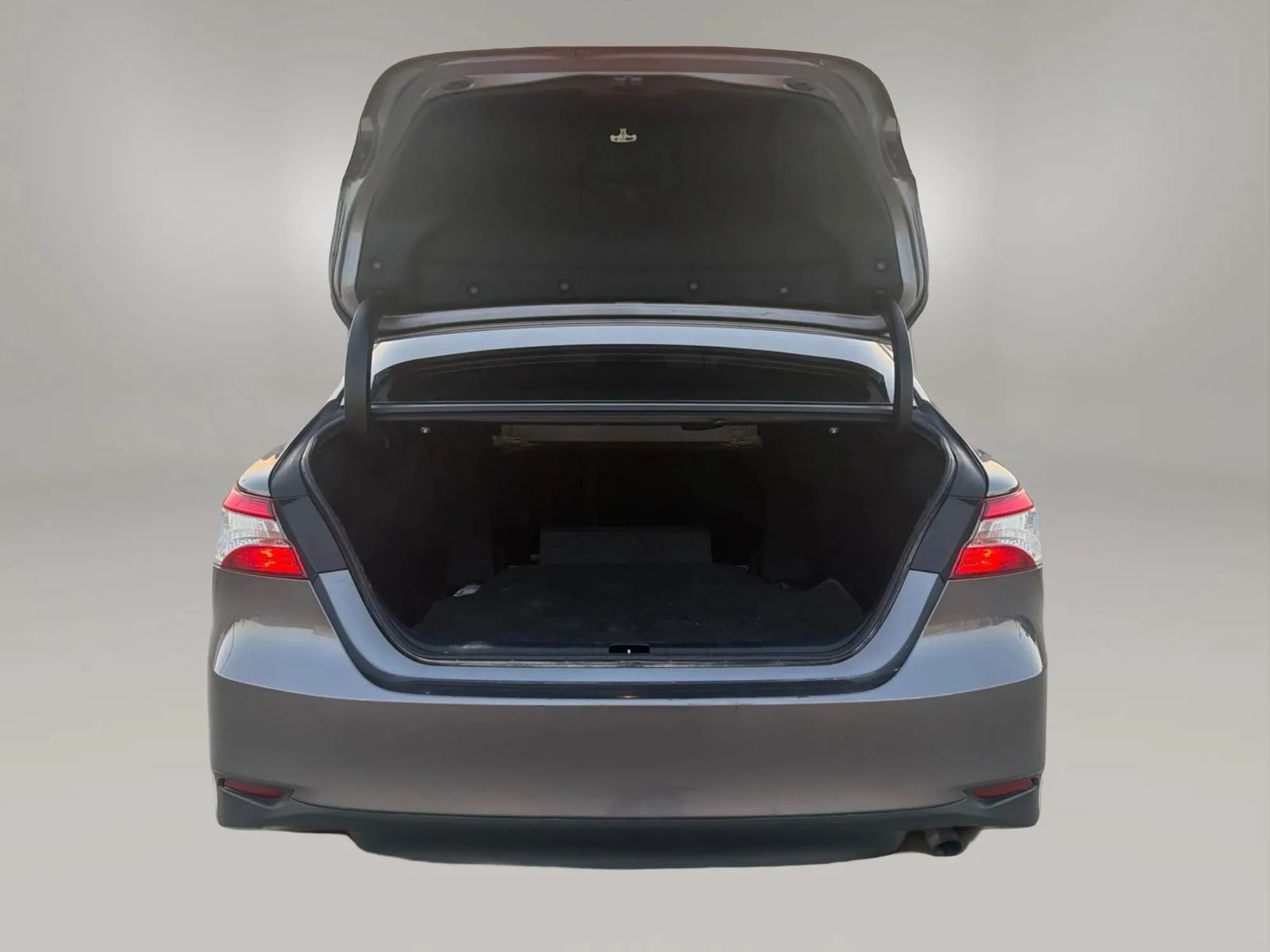 Used 2019 Toyota Camry LE FWD image 15