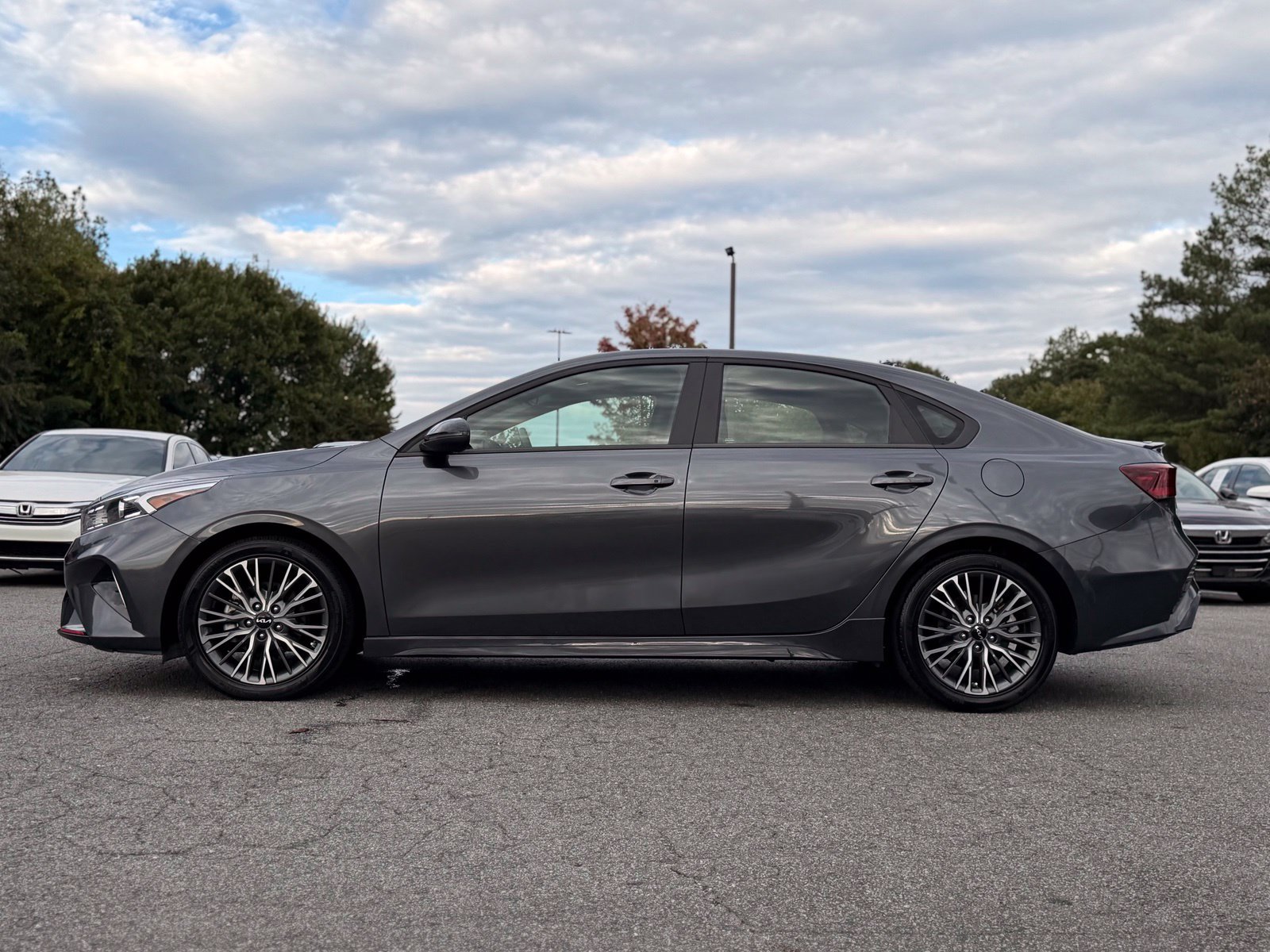 Used 2022 Kia Forte GT-Line w/ GT-Line Premium Package FWD image 2