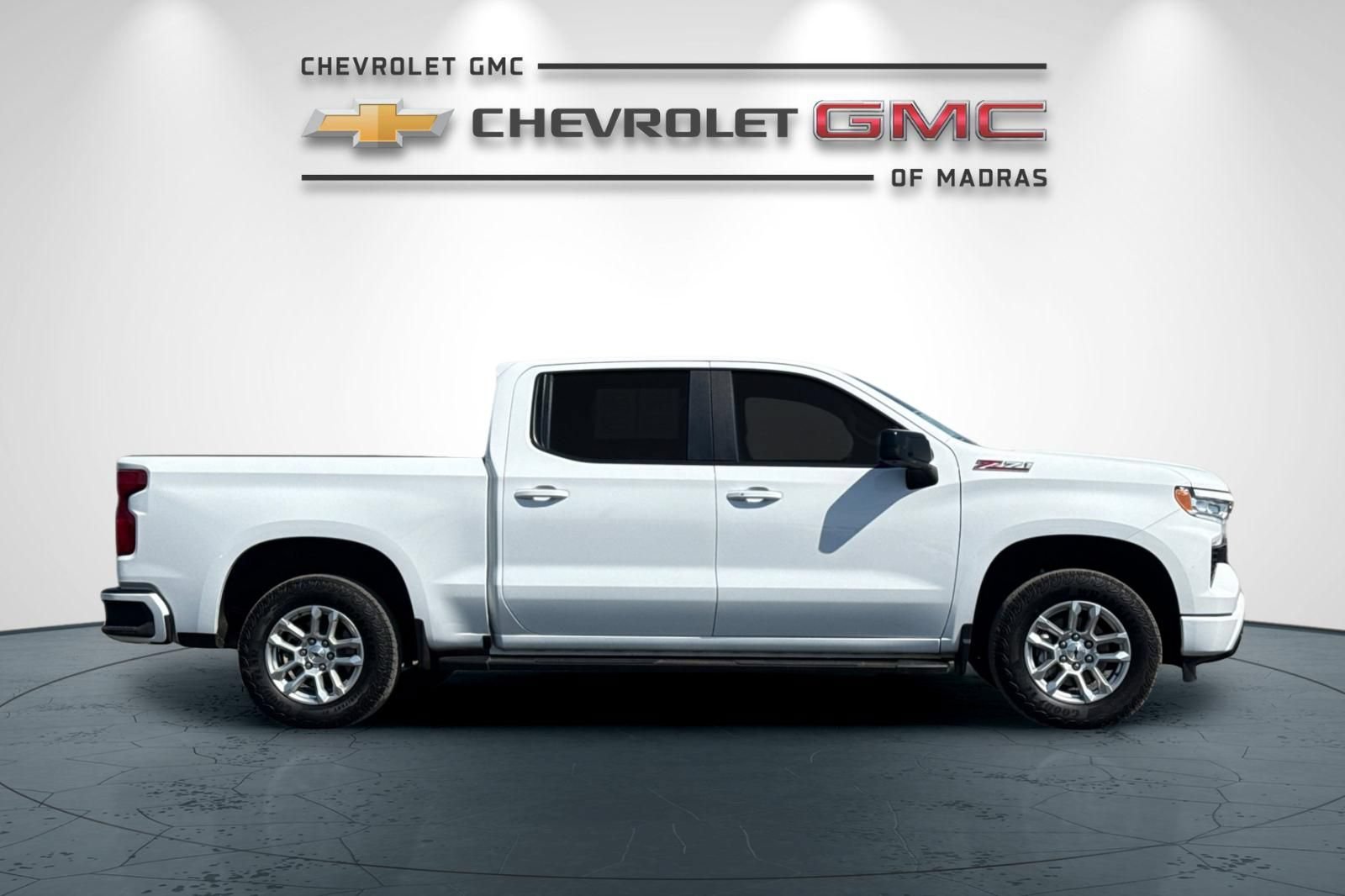 Used 2024 Chevrolet Silverado 1500 RST w/ Convenience Package II AWD/4WD image 2