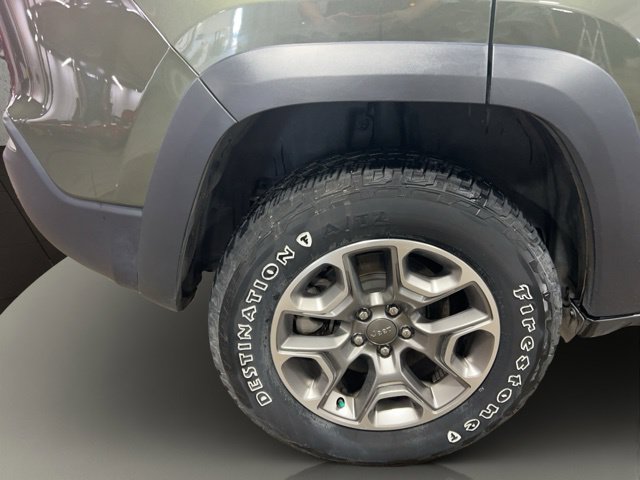 Used 2020 Jeep Cherokee Trailhawk w/ Cold Weather Group AWD/4WD image 26