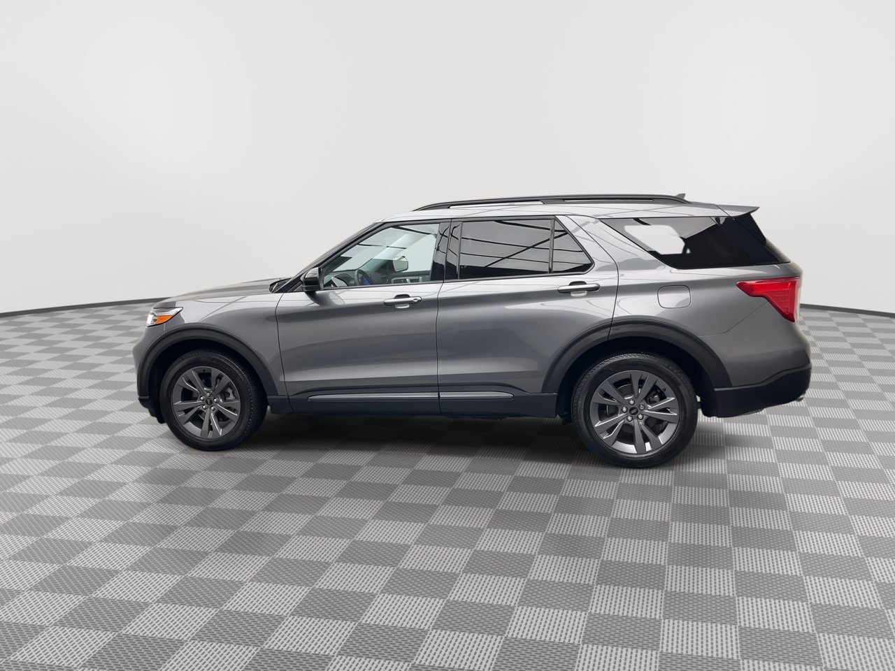 Certified 2023 Ford Explorer XLT w/ XLT Sport Appearance Package AWD/4WD image 41