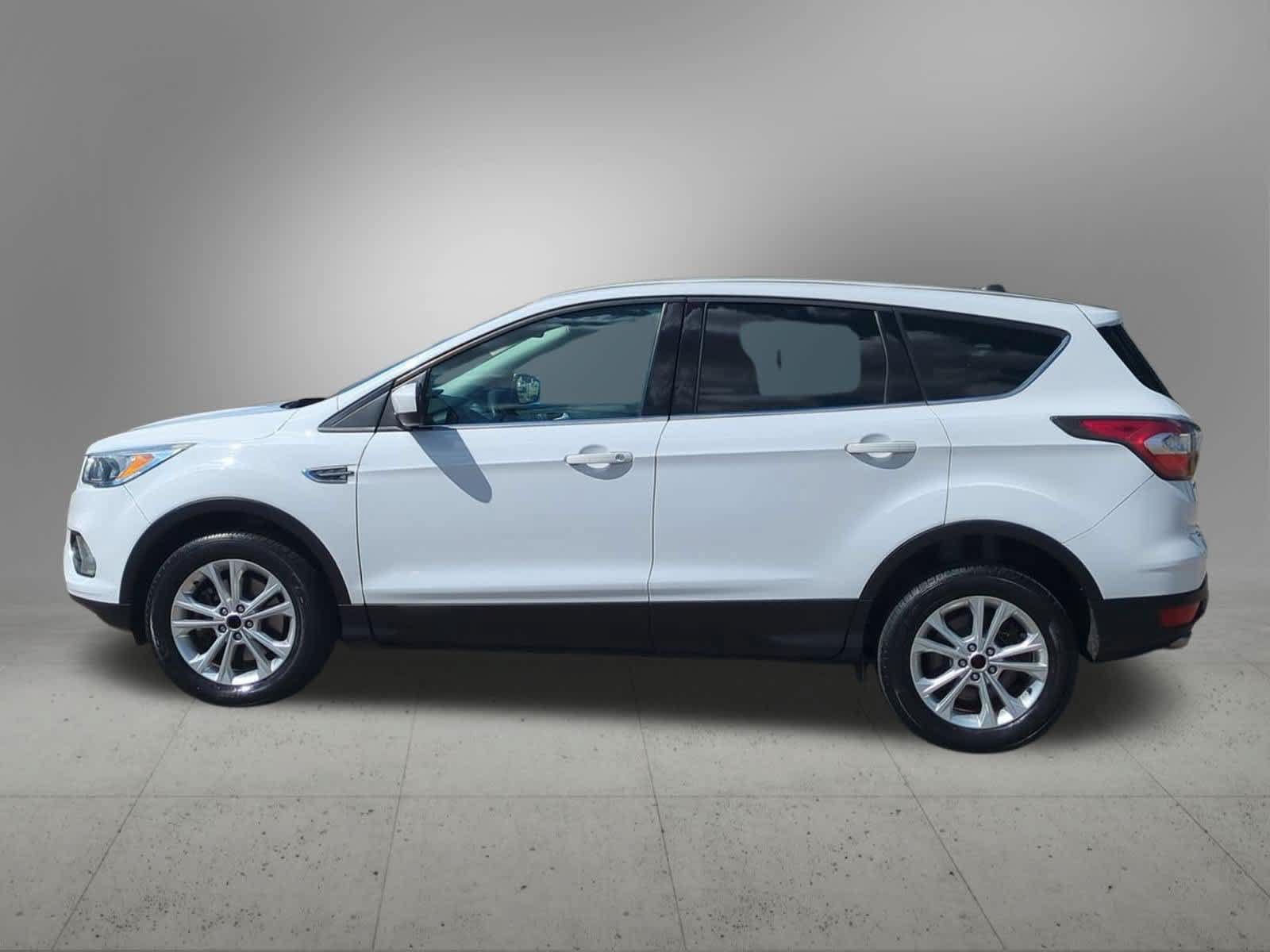 Used 2017 Ford Escape SE AWD/4WD image 3