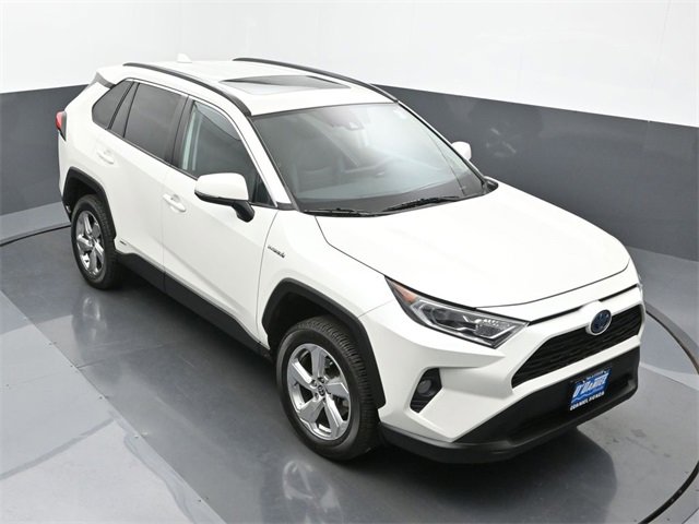 Used 2021 Toyota RAV4 XLE Premium image 19