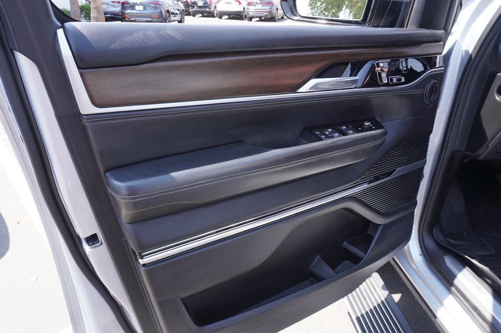 Used 2022 Jeep Grand Wagoneer Series II w/ Convenience Group III AWD/4WD image 15