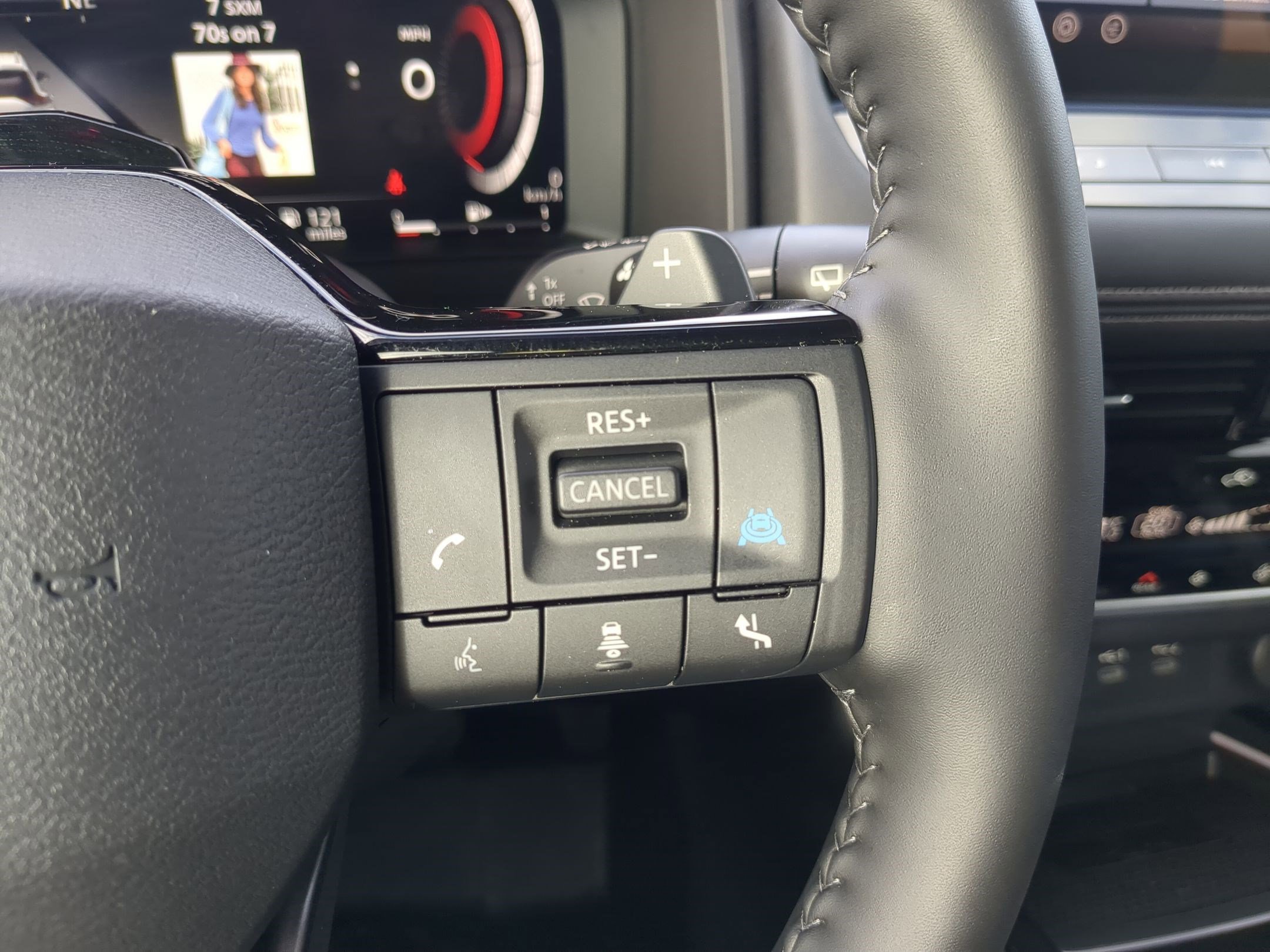 Used 2025 Nissan Rogue SL w/ Tech Package image 20