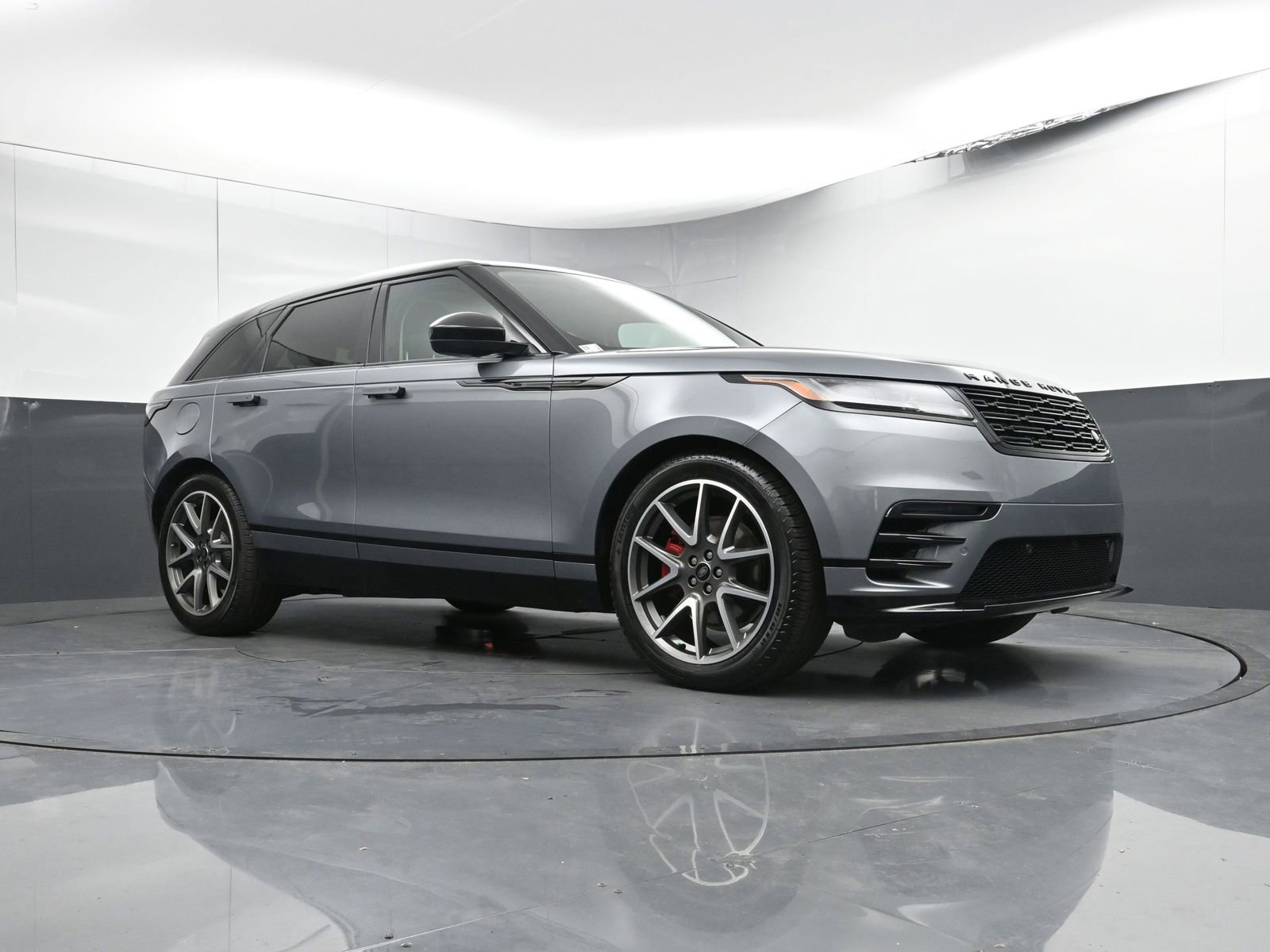 New 2025 Land Rover Range Rover Velar Dynamic SE image 28