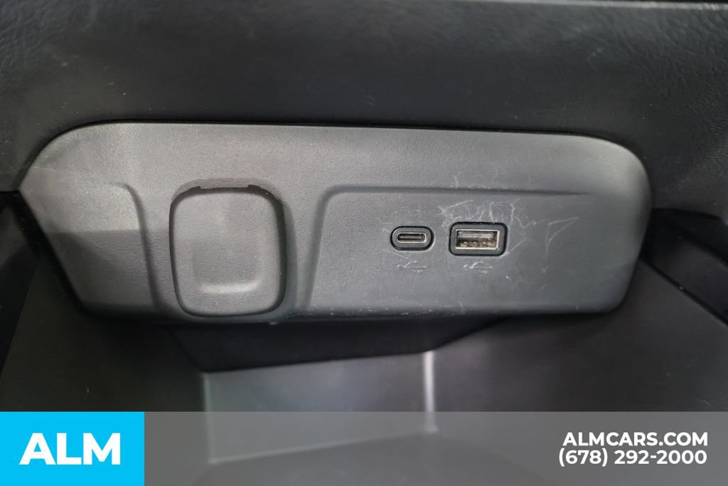 Used 2025 Chevrolet Trax LT FWD image 32