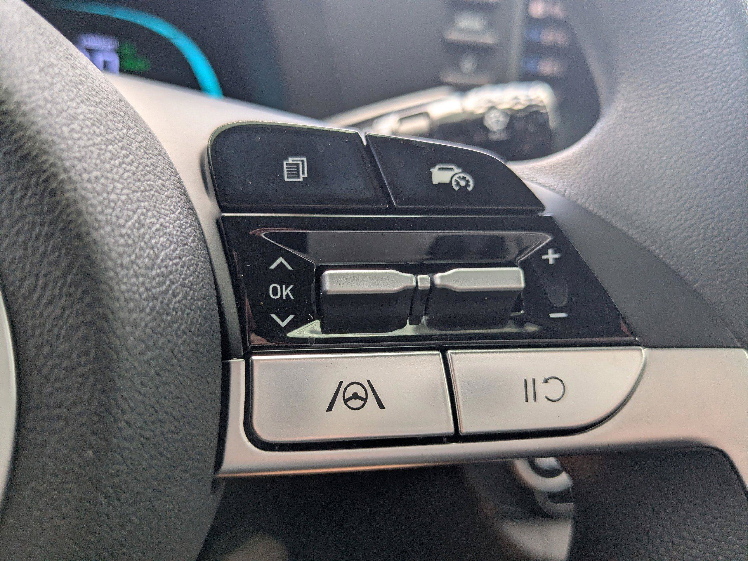New 2025 Hyundai Elantra Hybrid FWD image 13