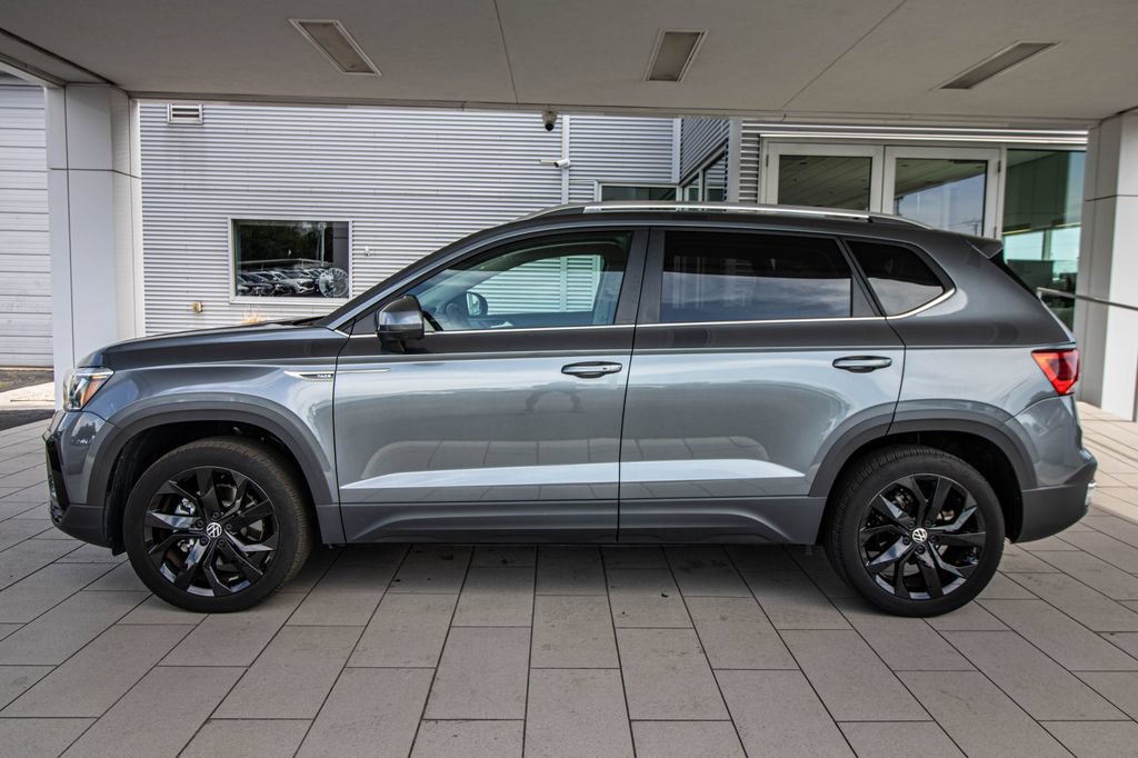 Certified 2023 Volkswagen Taos SE w/ Panoramic Sunroof Package FWD image 11