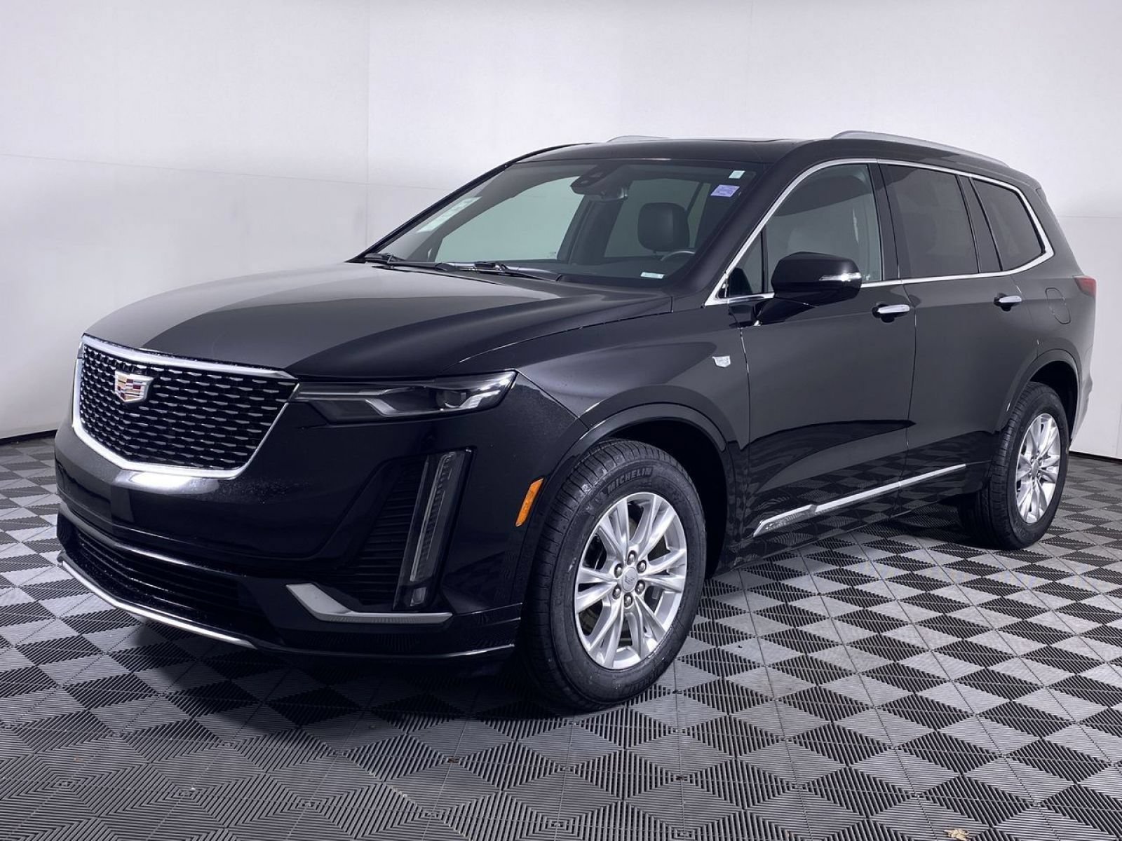 Certified 2024 Cadillac XT6 Luxury w/ LPO, Floor Liner Package AWD/4WD image 18